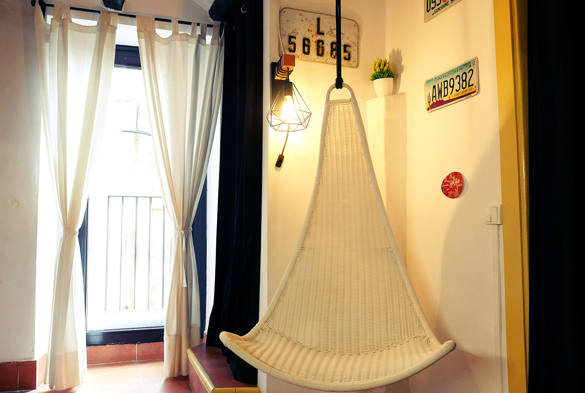 Well-equipped kitchen space - Slide 5